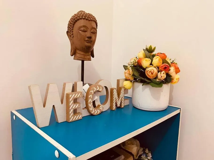 Apartment Studio Retreat: Wi-Fi, Netflix & Pool Access near BGC Manila Philippines