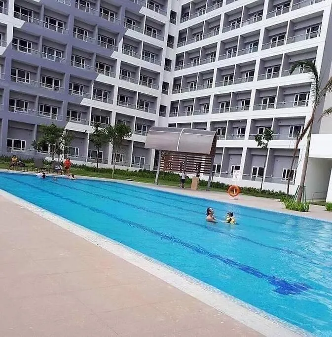 Studio Retreat: Wi-Fi, Netflix & Pool Access near BGC Manila 0*,