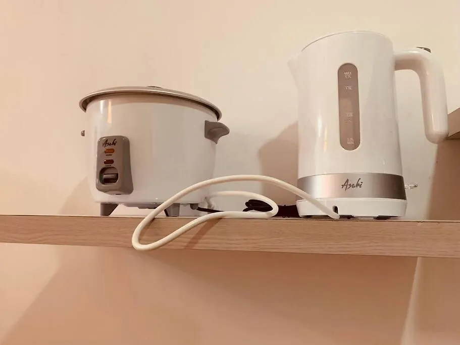 Apartment Studio Retreat: Wi-Fi, Netflix & Pool Access near BGC Manila