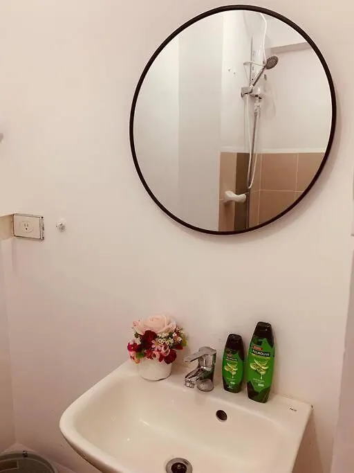 Studio Unit For Staycation With Wi-Fi & Netflix Near Bgc, Taguig - Additional P150 Per Head For Pool Access Manila
