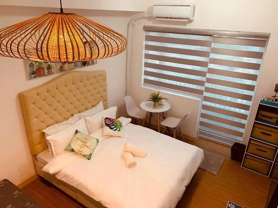Studio Retreat: Wi-Fi, Netflix & Pool Access near BGC Manila 0*,