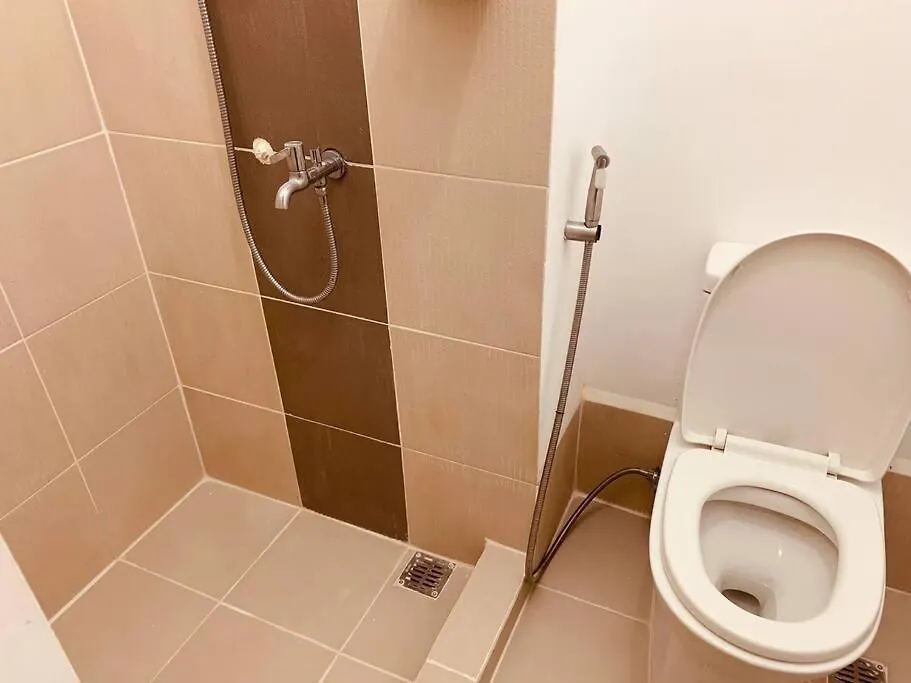 Apartment Studio Retreat: Wi-Fi, Netflix & Pool Access near BGC Manila