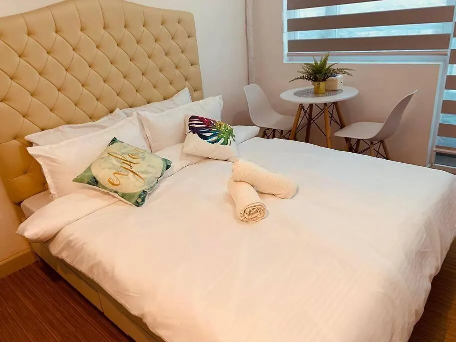 Studio Retreat: Wi-Fi, Netflix & Pool Access near BGC Manila 0*,  Philippines