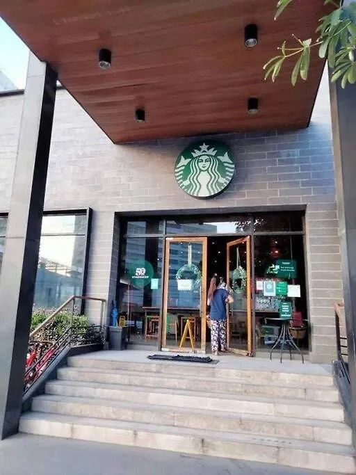 Studio Retreat: Wi-Fi, Netflix & Pool Access near BGC Manila 0*,  Philippines
