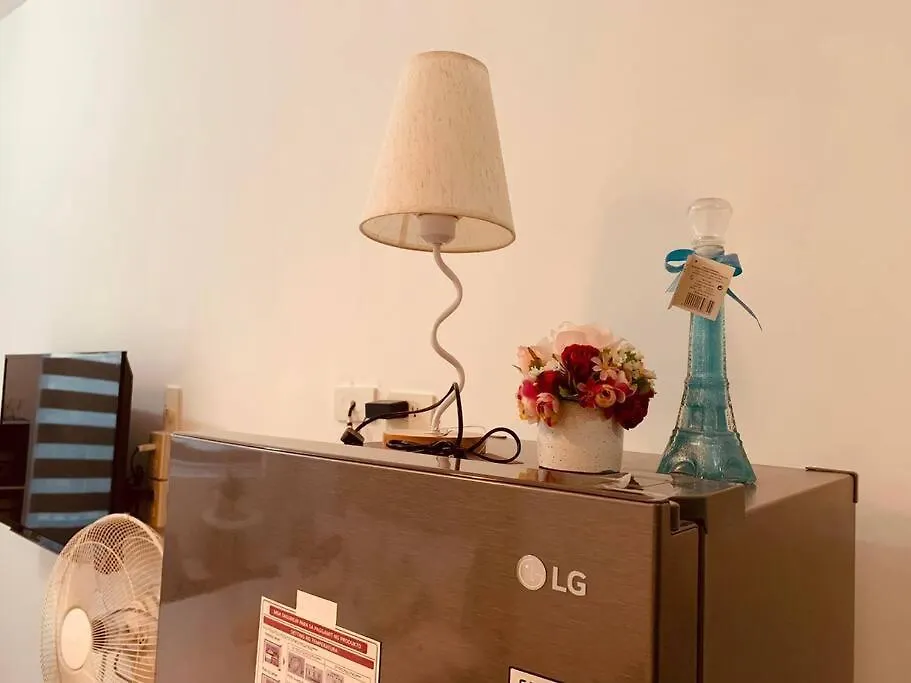 Apartment Studio Retreat: Wi-Fi, Netflix & Pool Access near BGC Manila Philippines