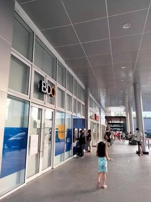 Studio Retreat: Wi-Fi, Netflix & Pool Access near BGC Manila