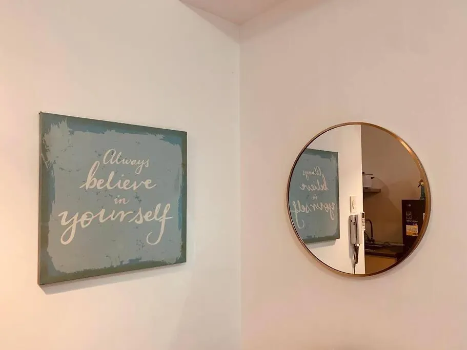 Apartment Studio Retreat: Wi-Fi, Netflix & Pool Access near BGC Manila Philippines