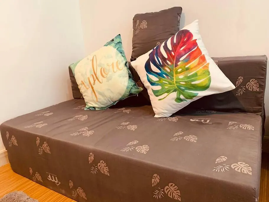 Studio Retreat: Wi-Fi, Netflix & Pool Access near BGC Manila Philippines
